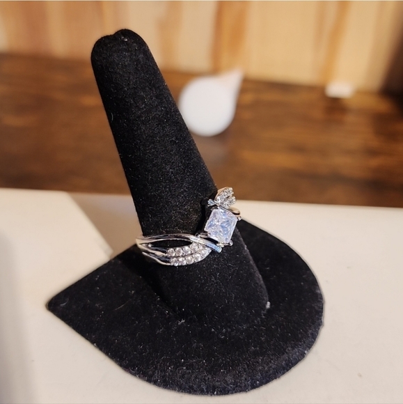 Diamonique Bypass Princess Ring, ss/rhodium, sz 6, just gently worn - Picture 4 of 8